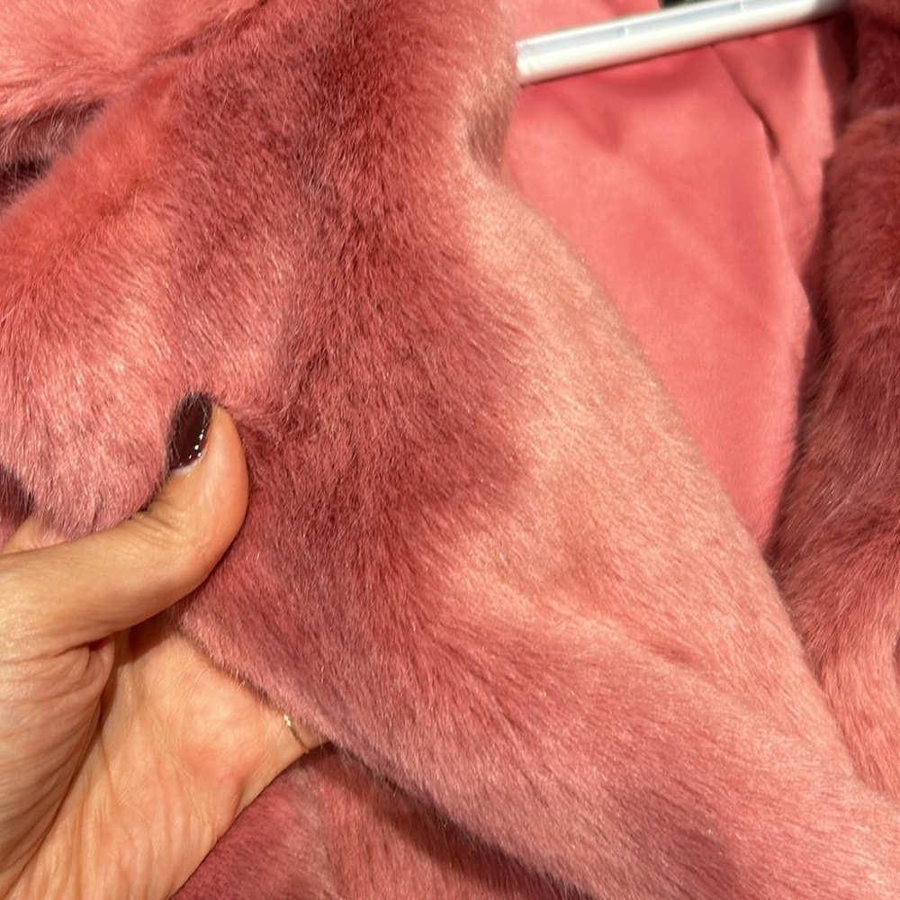 Stunning faux fur coat!! - Picture 3 of 4